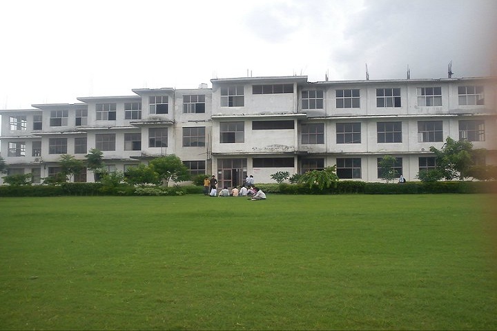 https://cache.careers360.mobi/media/colleges/social-media/media-gallery/2777/2018/10/13/Campus-view of Translam Institute of Technology and Management Meerut_Campus-View.jpg
